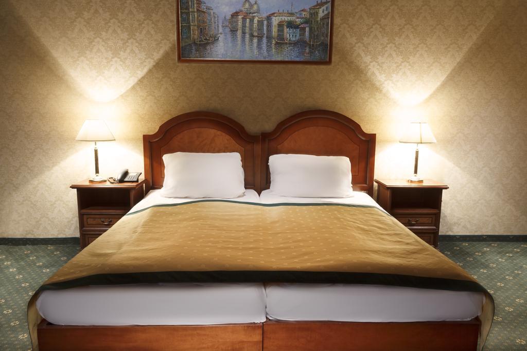 Hotel Ostende كارلوفي فاري المظهر الخارجي الصورة