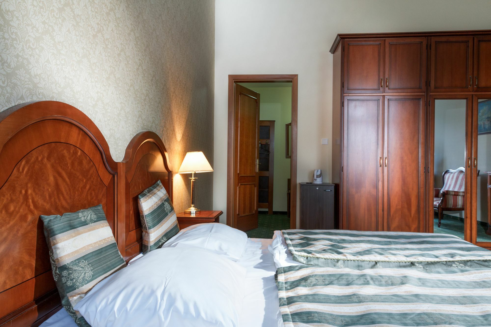 Hotel Ostende كارلوفي فاري المظهر الخارجي الصورة